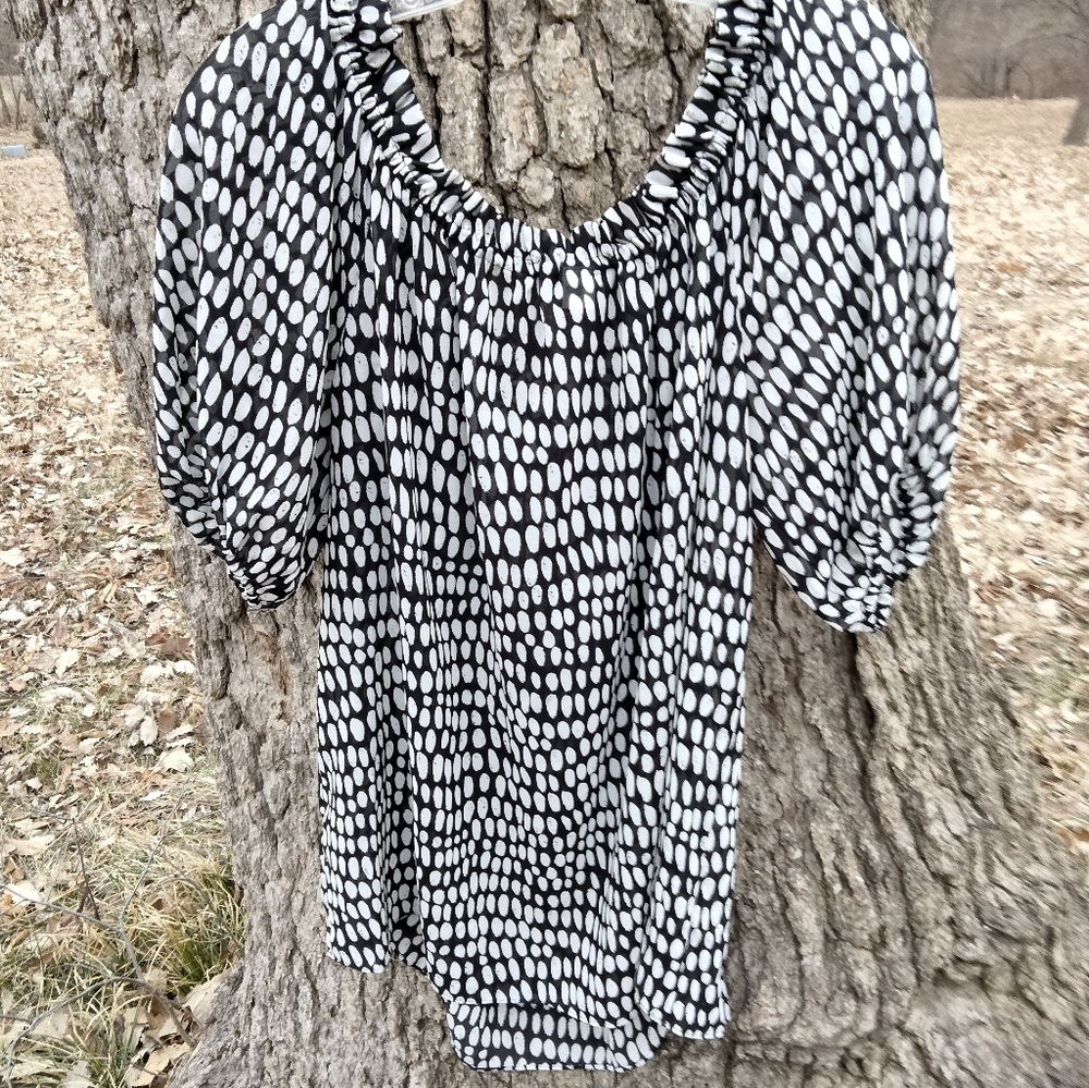 ⬇️ Price Drop!⬇️Moda International Peasant Blouse in size L - Picture 2 of 3